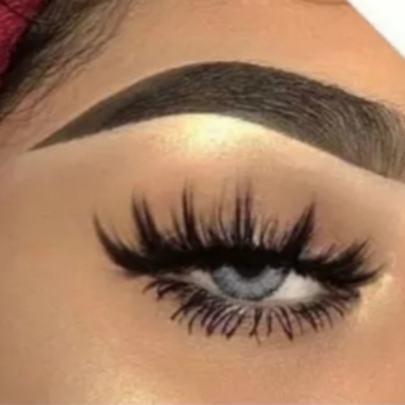 Selena Mink Lashes - Picture 5 of 8